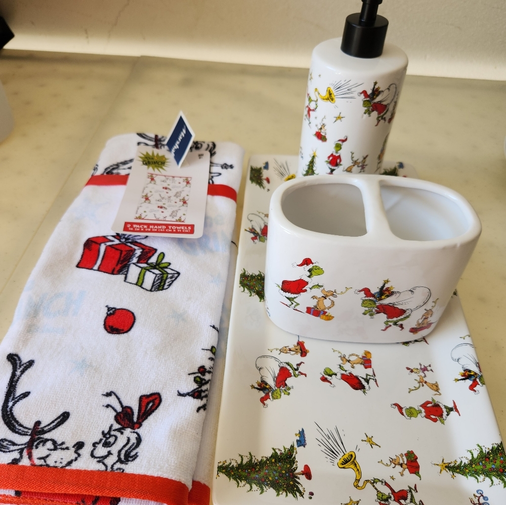 Grinch 4 piece bath set